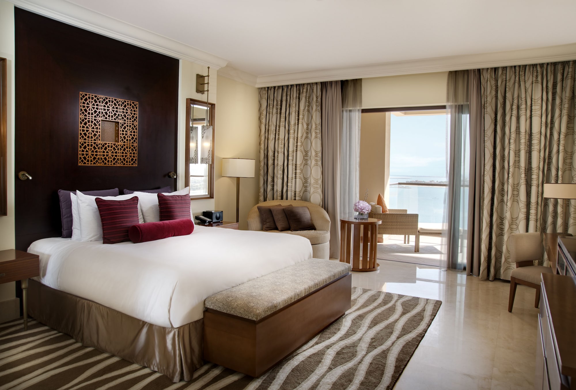 DELUXE, KING BED, SEA VIEW