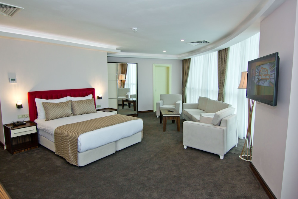 Sky Tower Hotel 16/68