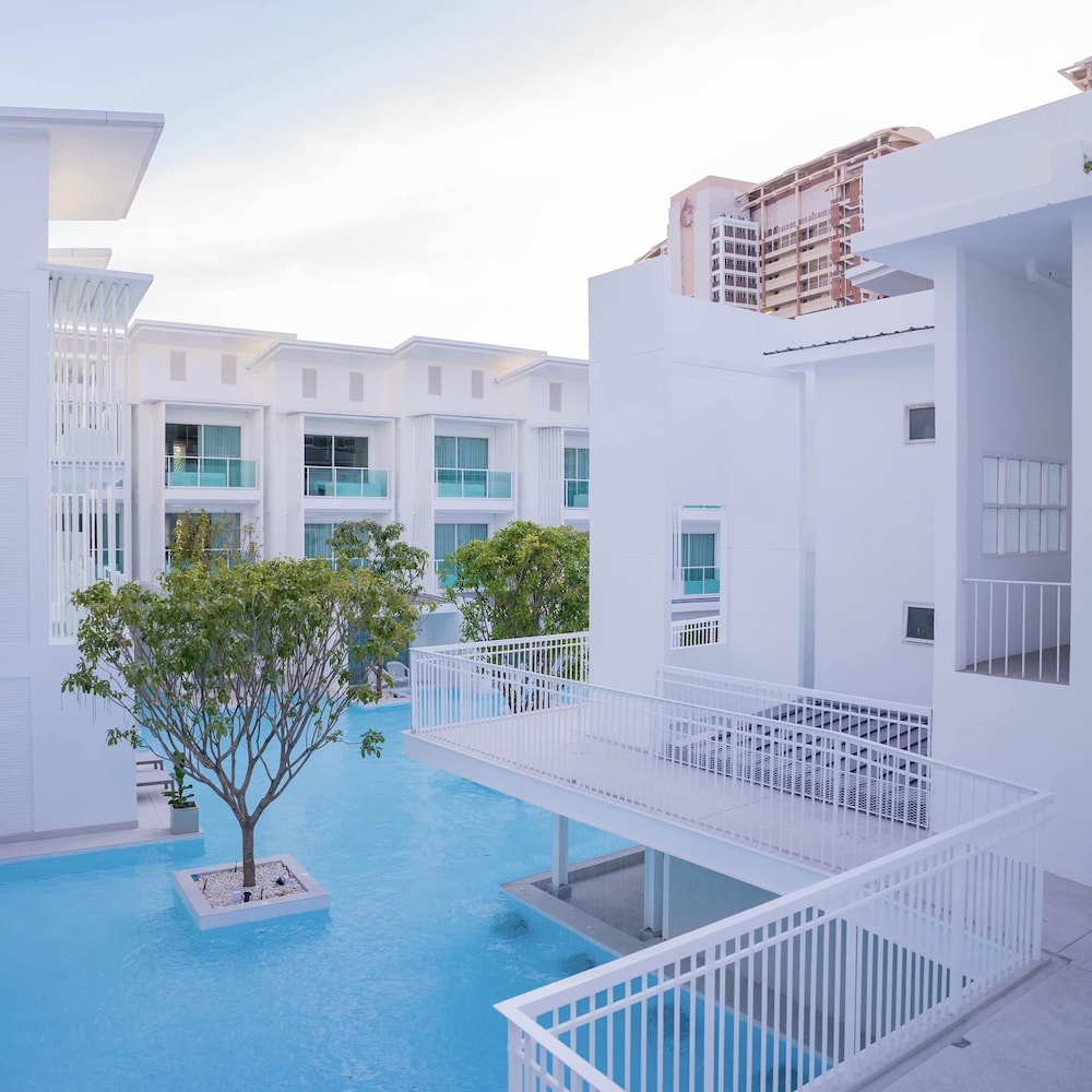 Prima Hotel Pattaya 8/77