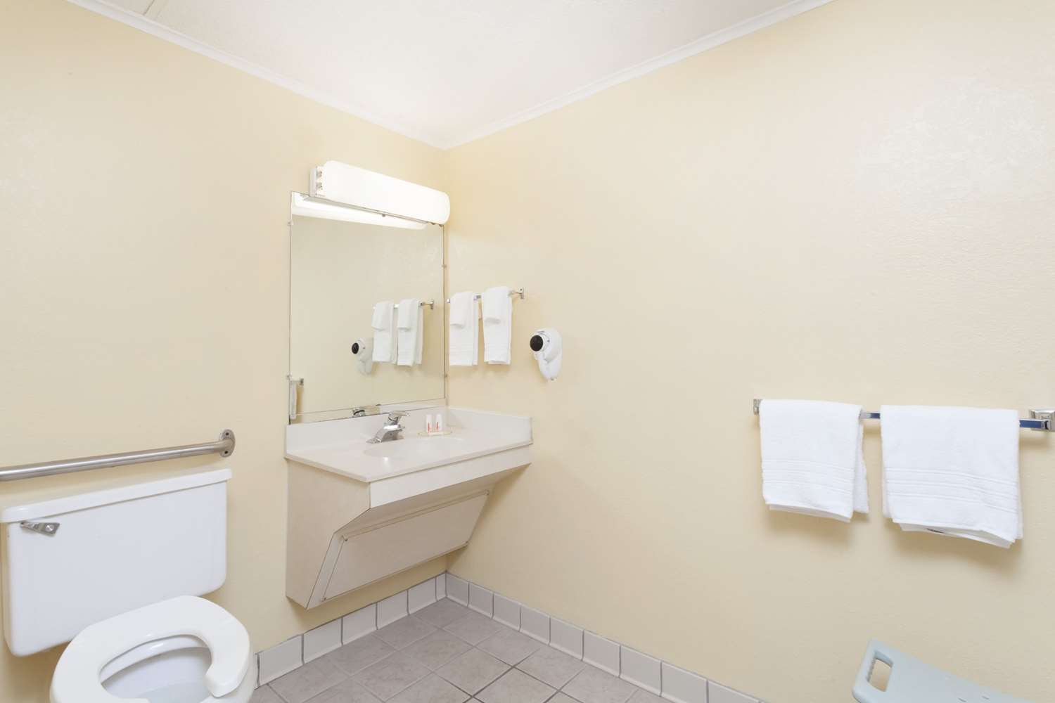 Days Inn by Wyndham Dover Downtown 14/15