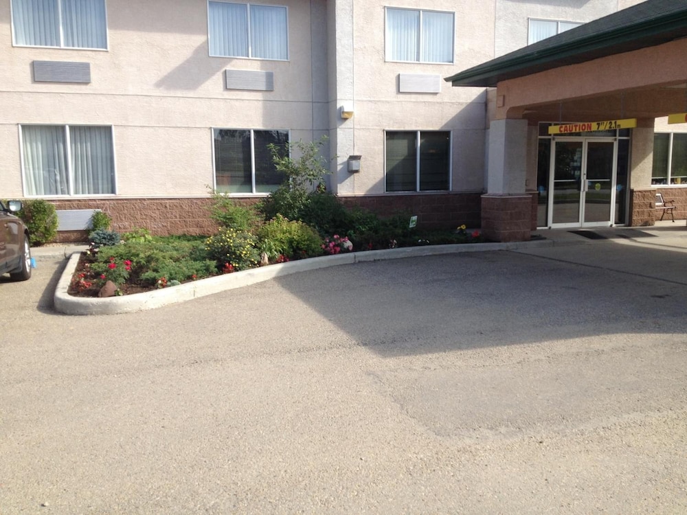 Days Inn by Wyndham Whitecourt 6/53