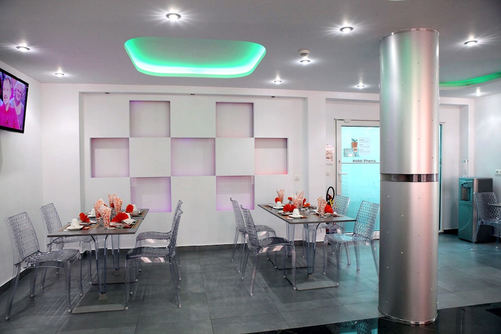 Hotel Phenix 55/74