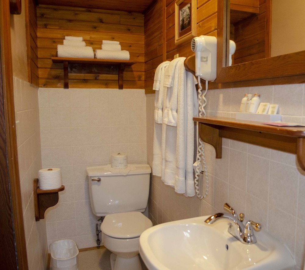 Crandell Mountain Lodge 57/66