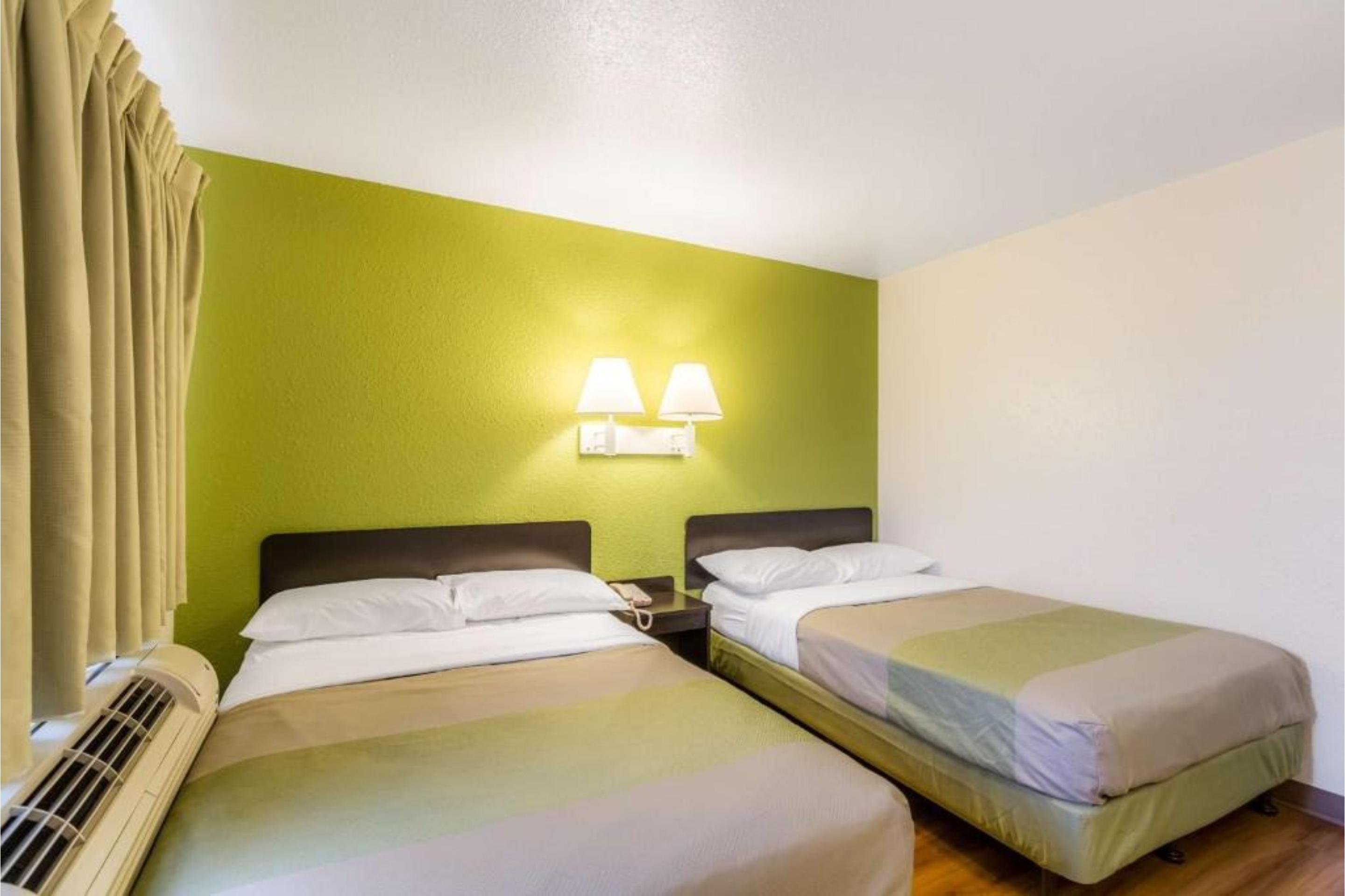 2 Full Beds - Micfridge
