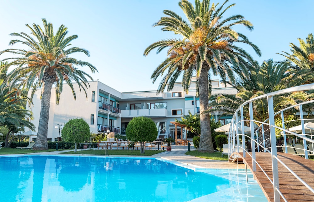 May Beach Hotel 40/43