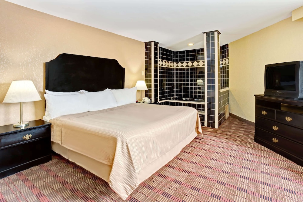 Howard Johnson By Wyndham Pikesville 7/19