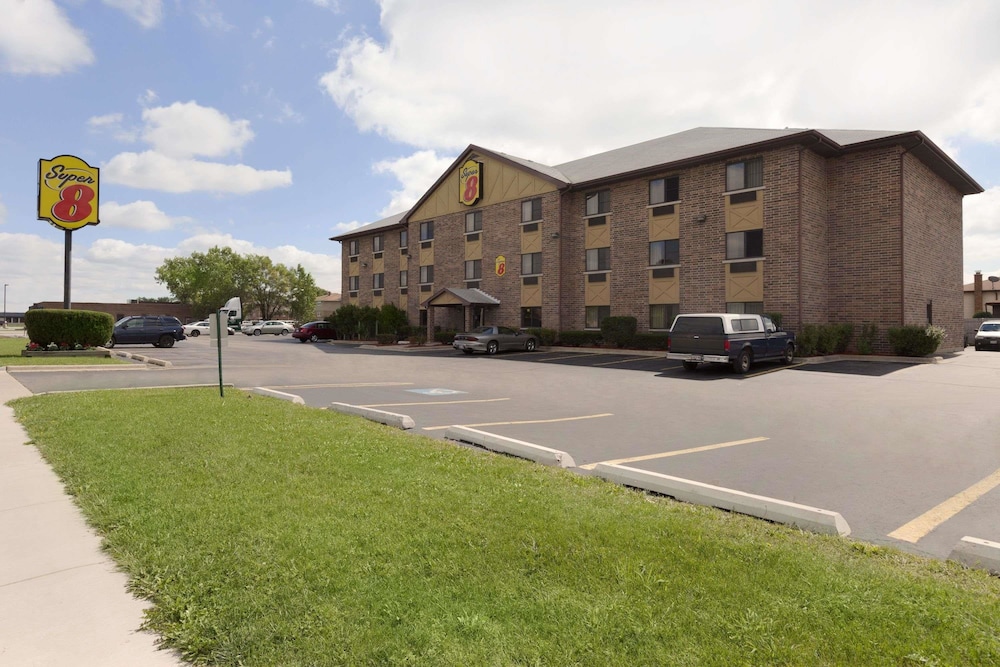 Super 8 by Wyndham Bridgeview/Chicago Area 11/14
