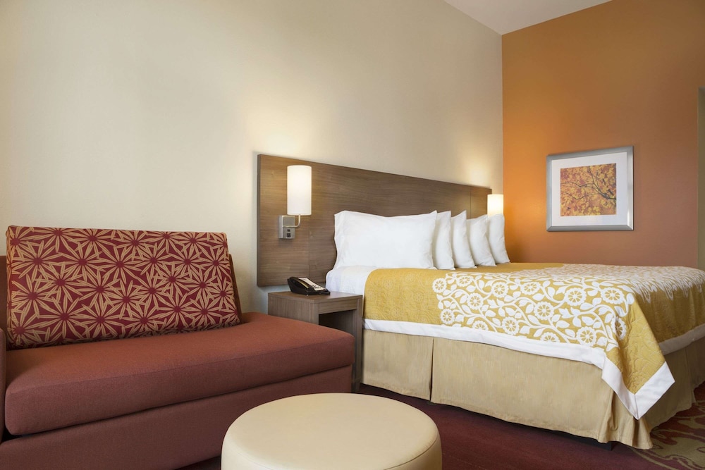 Days Inn And Suites Belmont 11/30