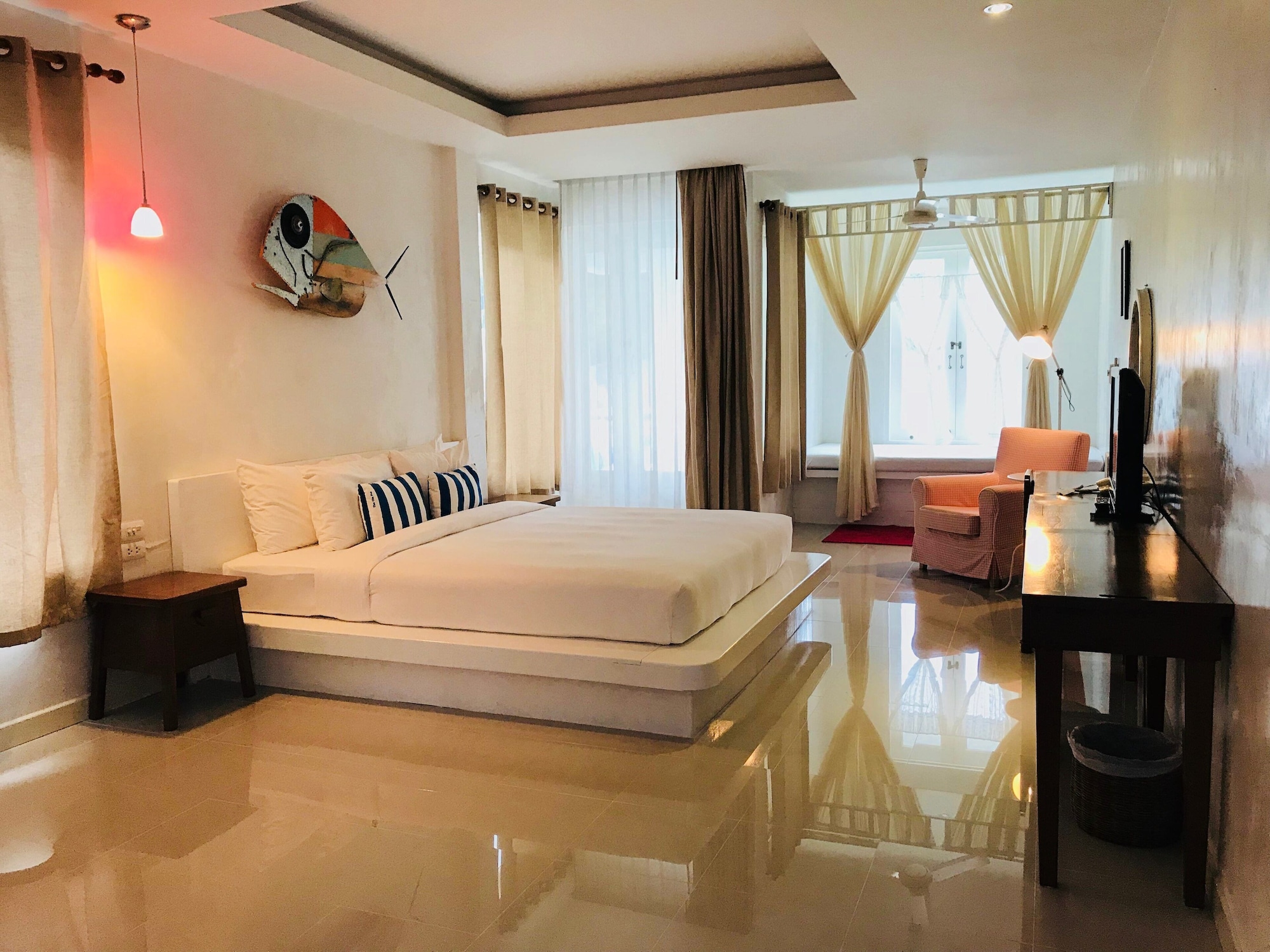 Quayside, Suite, King Bed, Riverside, Bathtub, River View