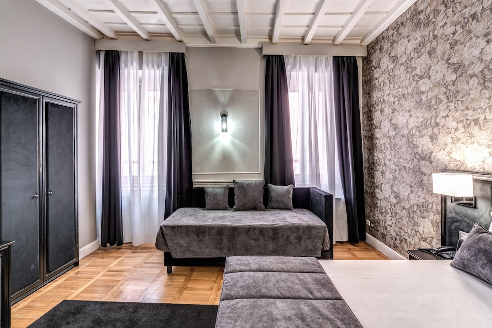 Relais Fontana di Trevi 49/64