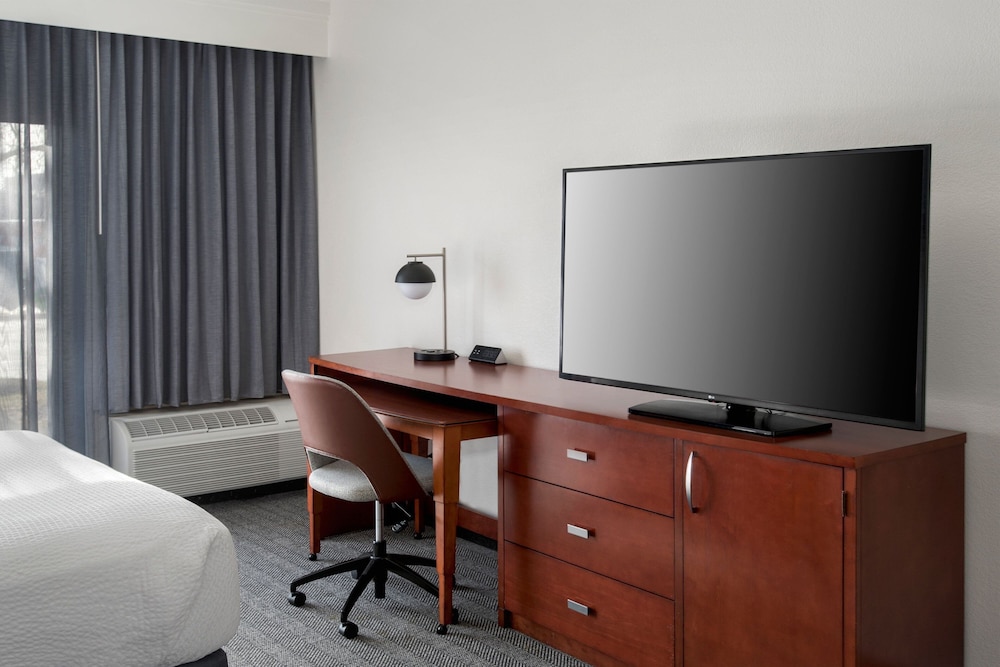 Courtyard by Marriott Silver Spring North/White Oak 35/38