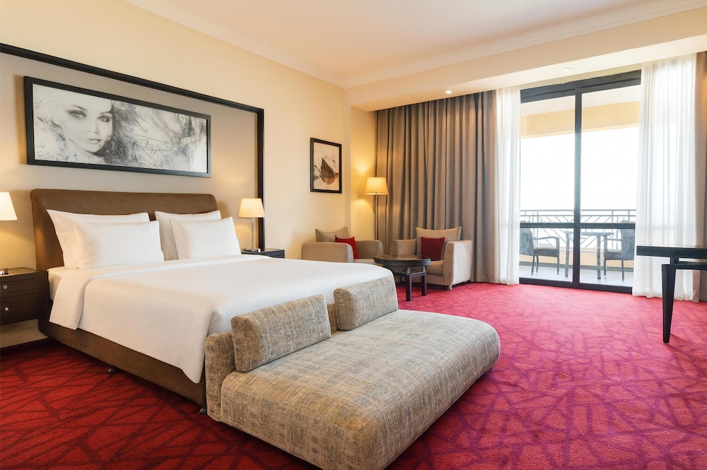 غرفة سوبيريور بإطلالة على المسبح بشرفة، Radisson Blu Alexandria 2/10