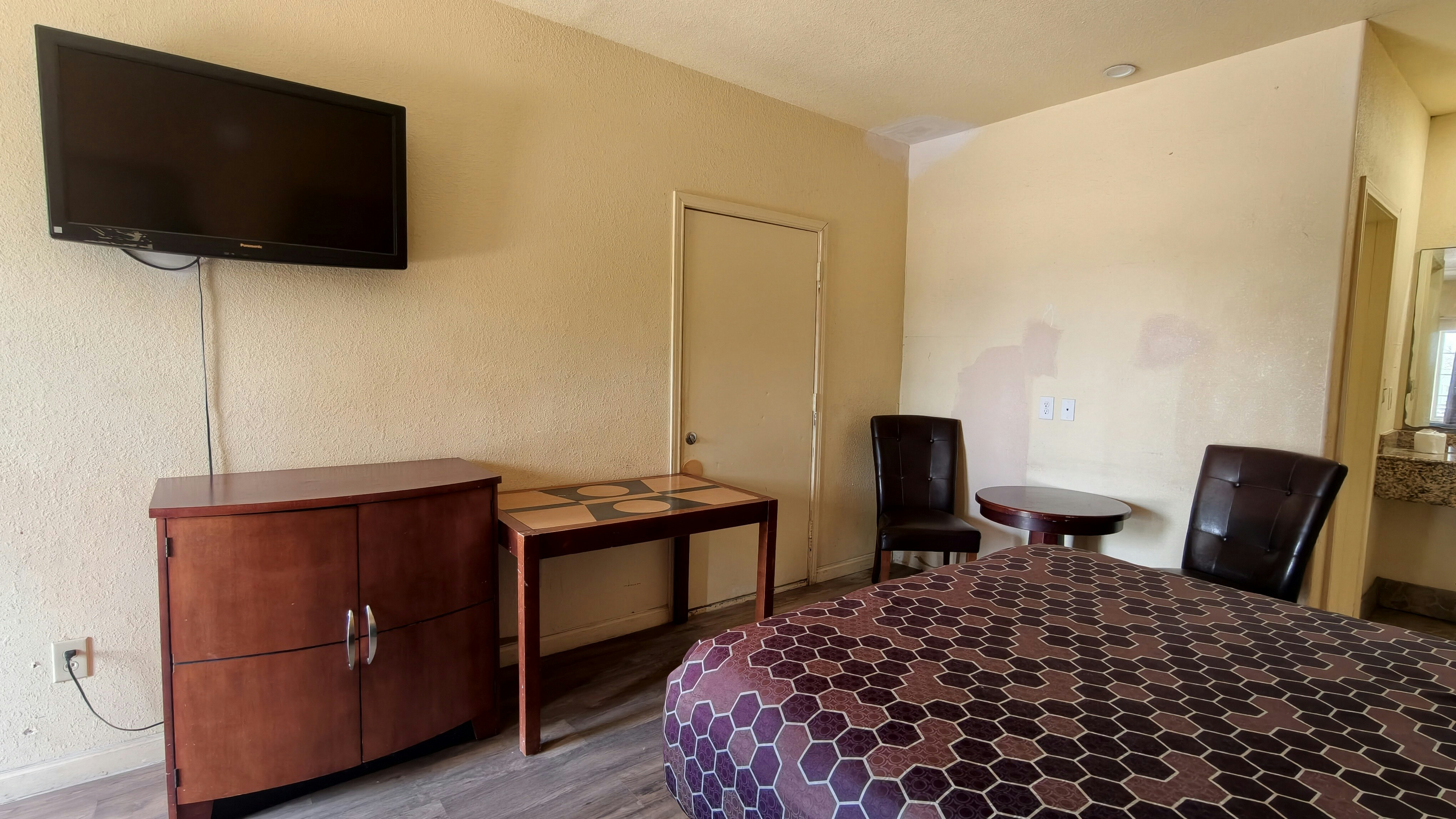 Executive Inn & Suites San Marcos, TX 27/38