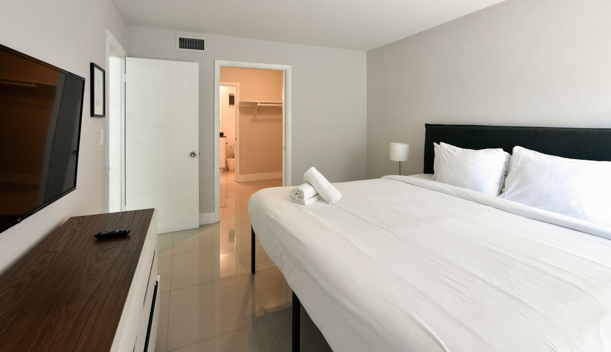 1 BEDROOM, DESIGNER, DELUXE, APARTMENT