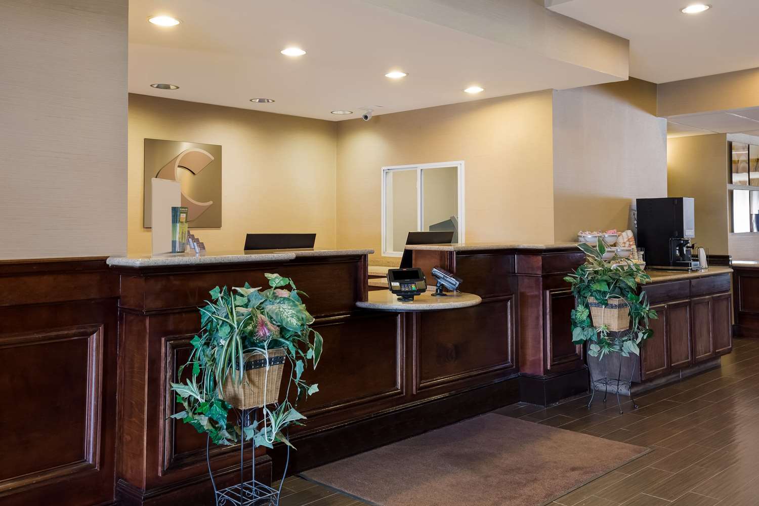 Comfort Suites Near University 2/38