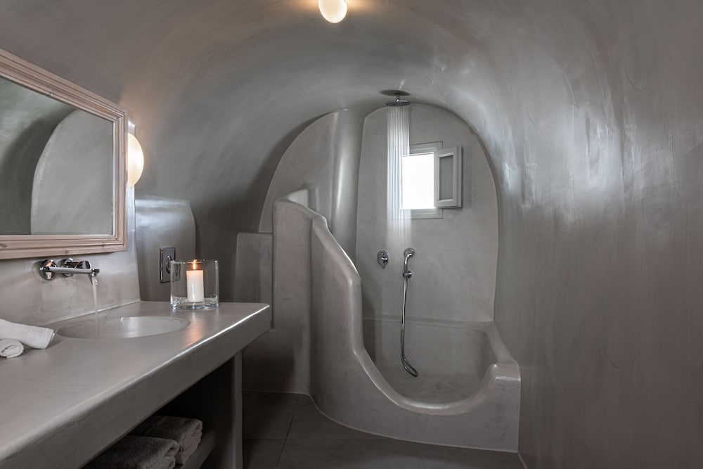 SAPPHIRE, SUITE