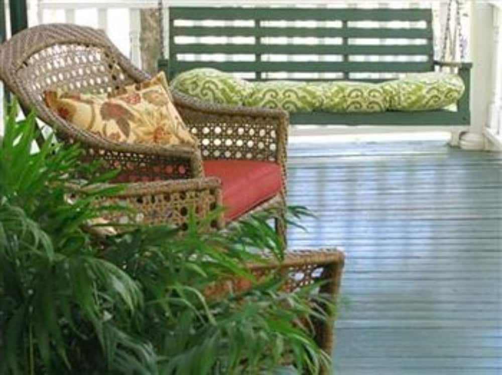 White Oak Manor Bed Breakfast 34/44