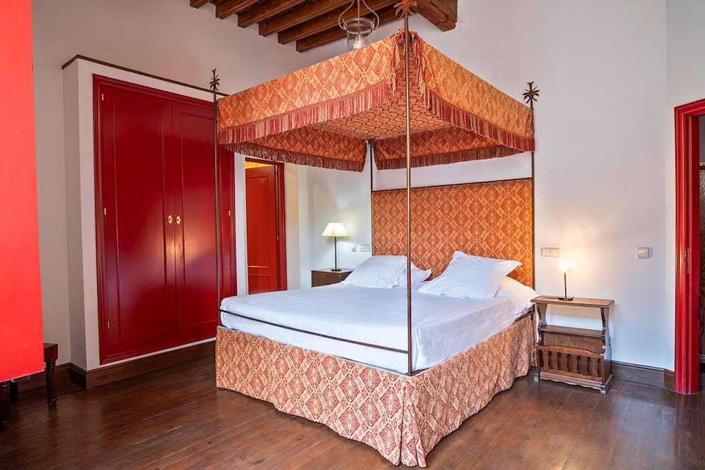 Superior, Queen Bed