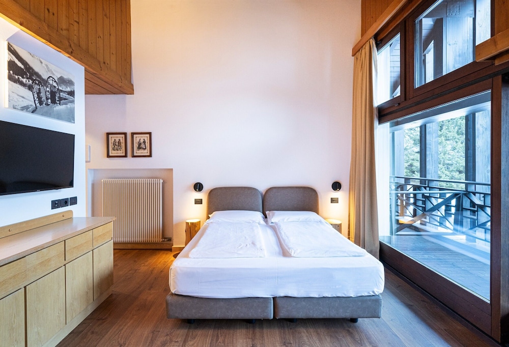 1 Bedroom, Apartment, Murphy Bed, Sofa, Attic