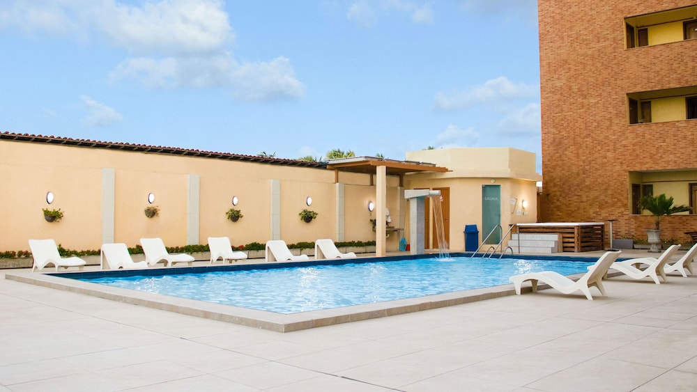 Golden Beach Hotel 20/86