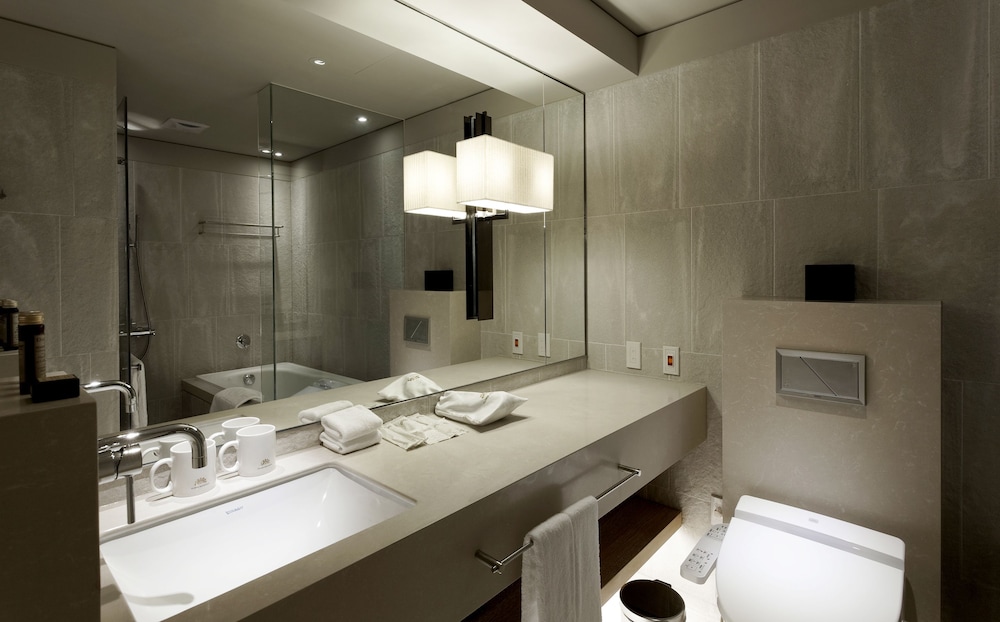 ROYAL, SUITE
