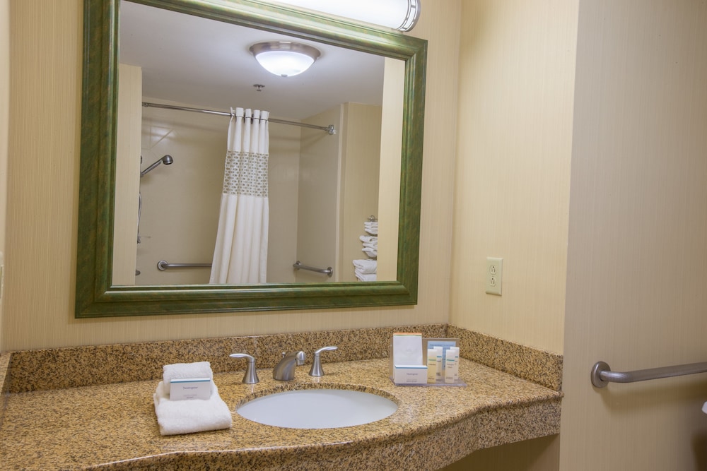 Hampton Inn And Suites Berkshires Lenox 27/59