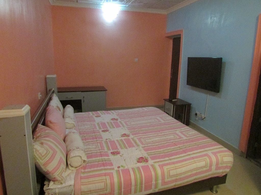 ROYAL, SUITE, KING BED
