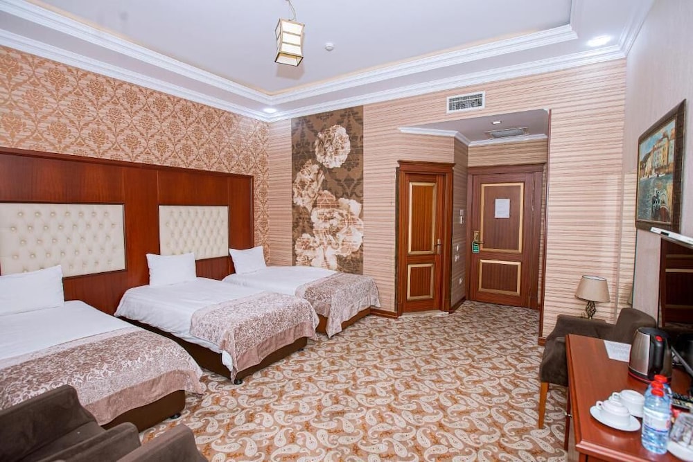 Clover Hotel Baku 30/50
