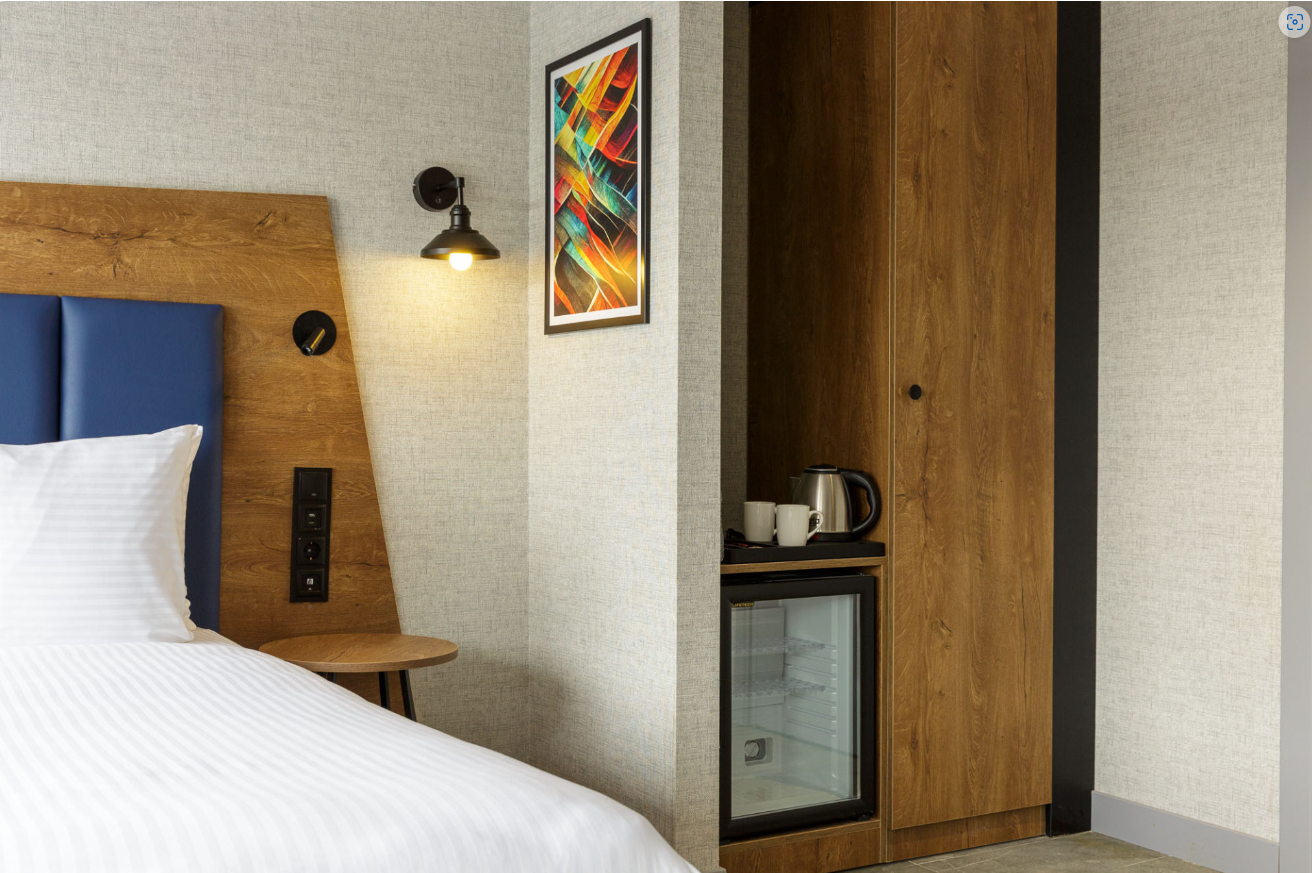 غرفة ديلوكس بسرير مزدوج بشرفة، Ramada Encore by Wyndham Istanbul Arnavutkoy 2/2