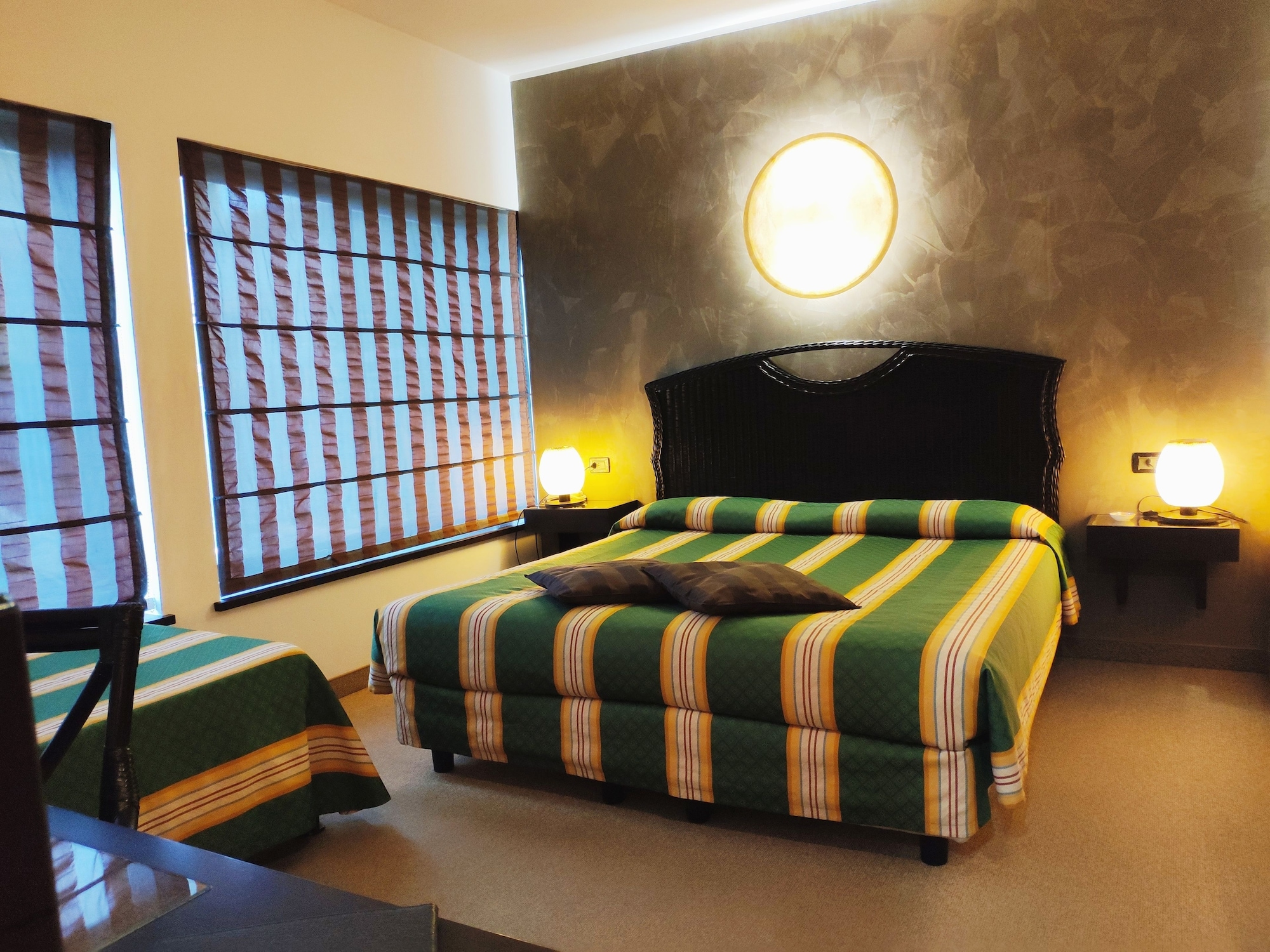 ROOM, TRIPLE