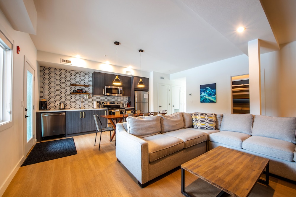 Basecamp Resorts Revelstoke 22/42