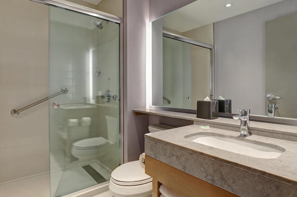Hyatt Place Prince George 48/50