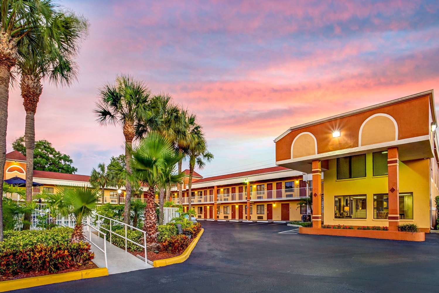 Hotel South Tampa and Suites 2/35