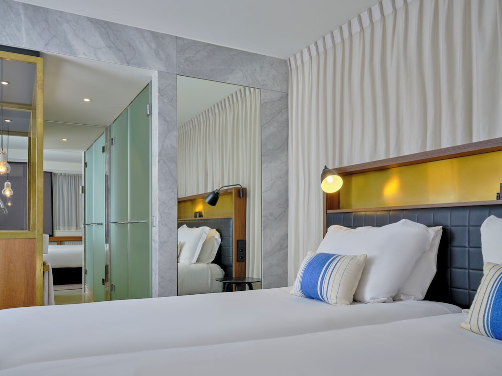 CLASSIC, TWIN BEDS