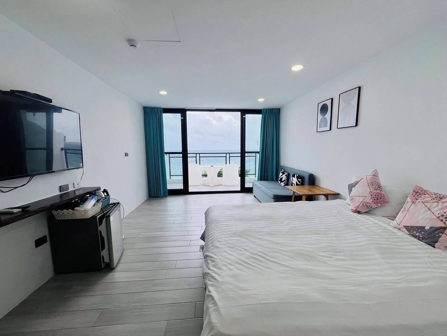 DELUXE, DOUBLE BED, OCEAN VIEW, BALCONY