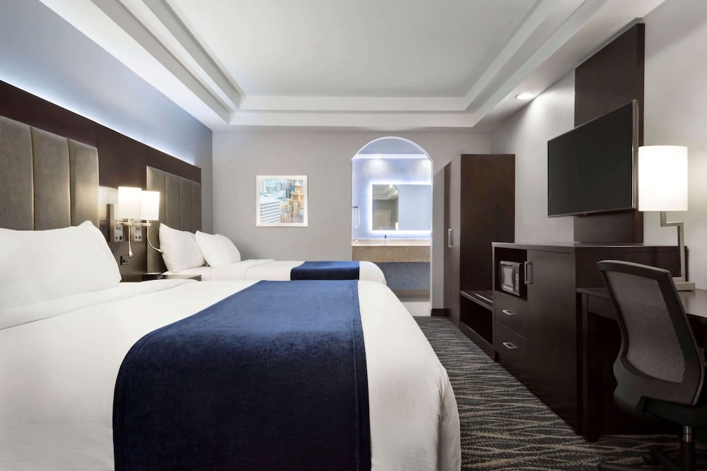 Days Inn & Suites by Wyndham Houston Hobby Airport 8/41