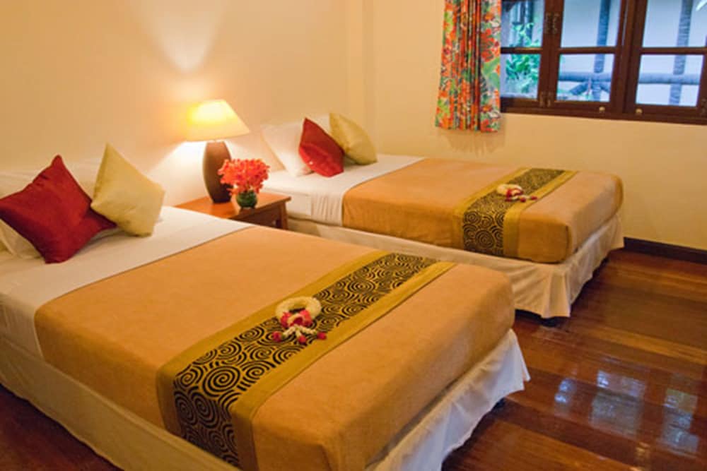 Baan Klang Aow Beach Resort 22/66