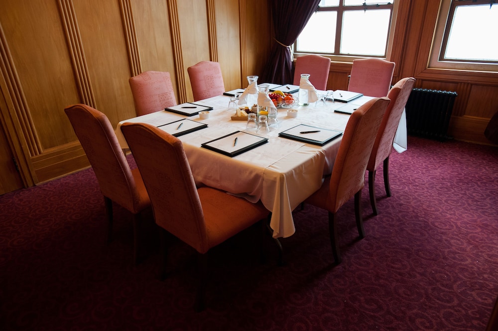 The County Hotel 33/50