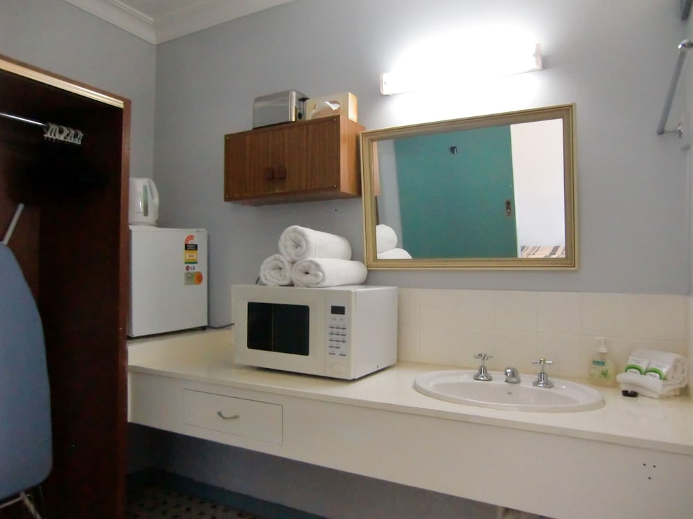 Bairnsdale Kansas City Motel 3/30