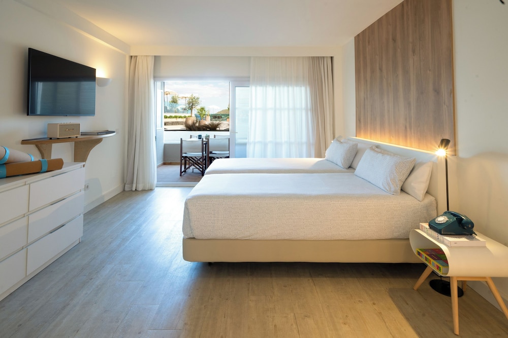 2 Bedrooms, Beach House, Suite, Twin Beds, Sofa
