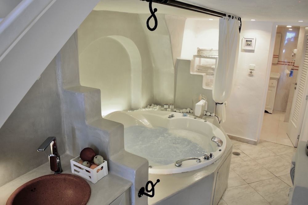 Aeolos Art and Eco Suites - Adults Only 101/109