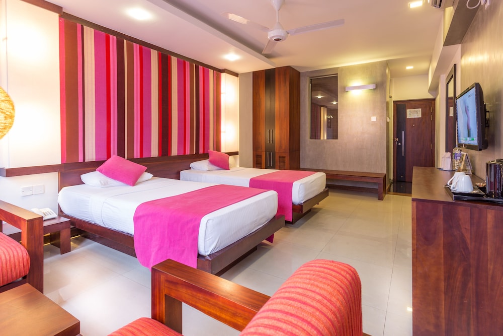 Topaz Hotel 21/60