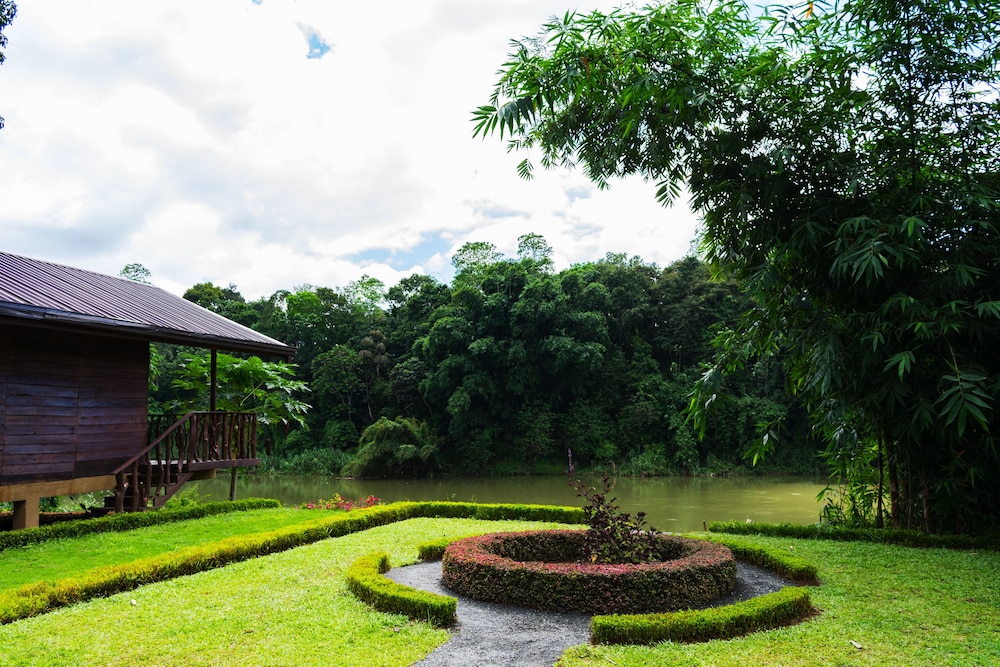 Kandy Cabana Eco Resort 27/36