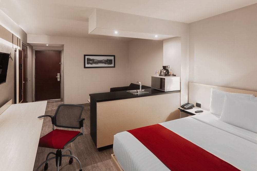 جناح بسرير كوين مع أريكة، City Express by Marriott Leon 2/4