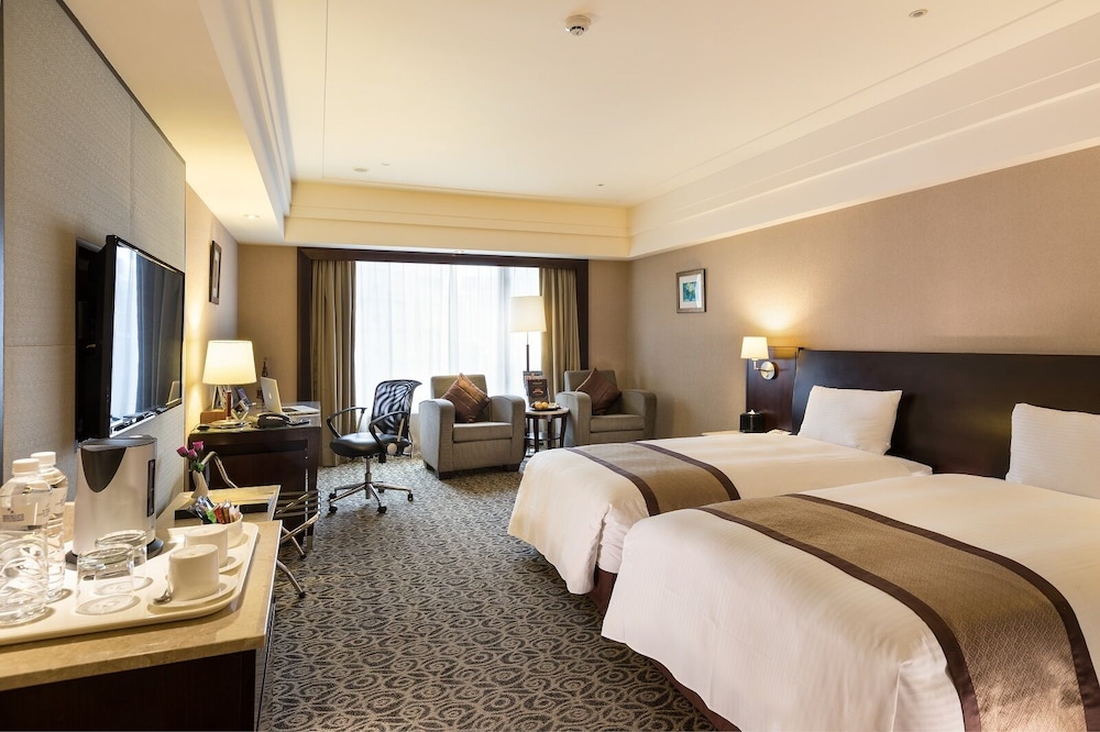 Grand Forward Hotel 4/36