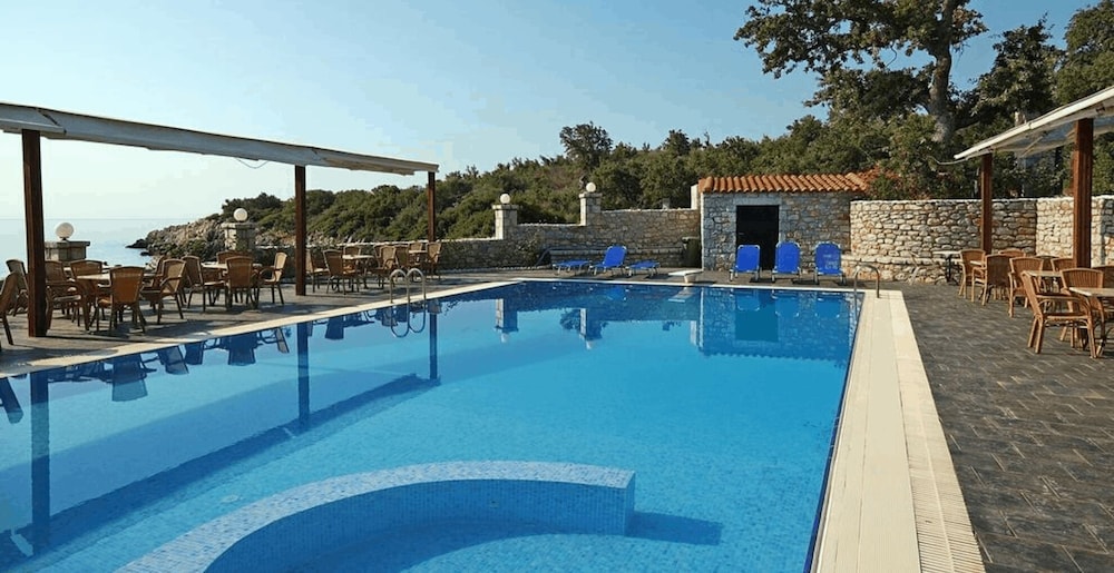 Lalloudes Seaside Accommodation 26/50