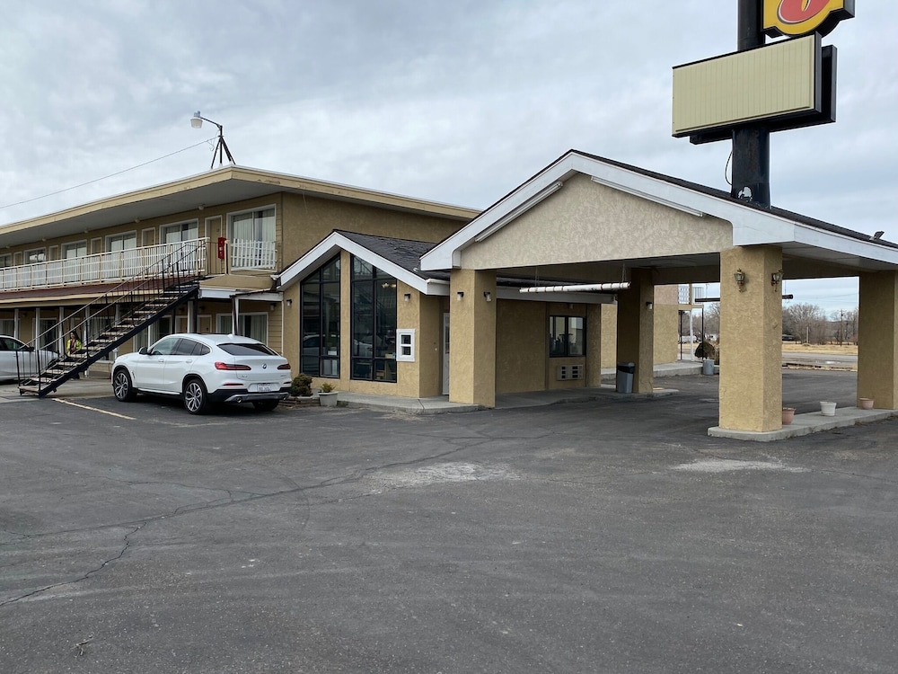 Super 8 By Wyndham Wells 4/34