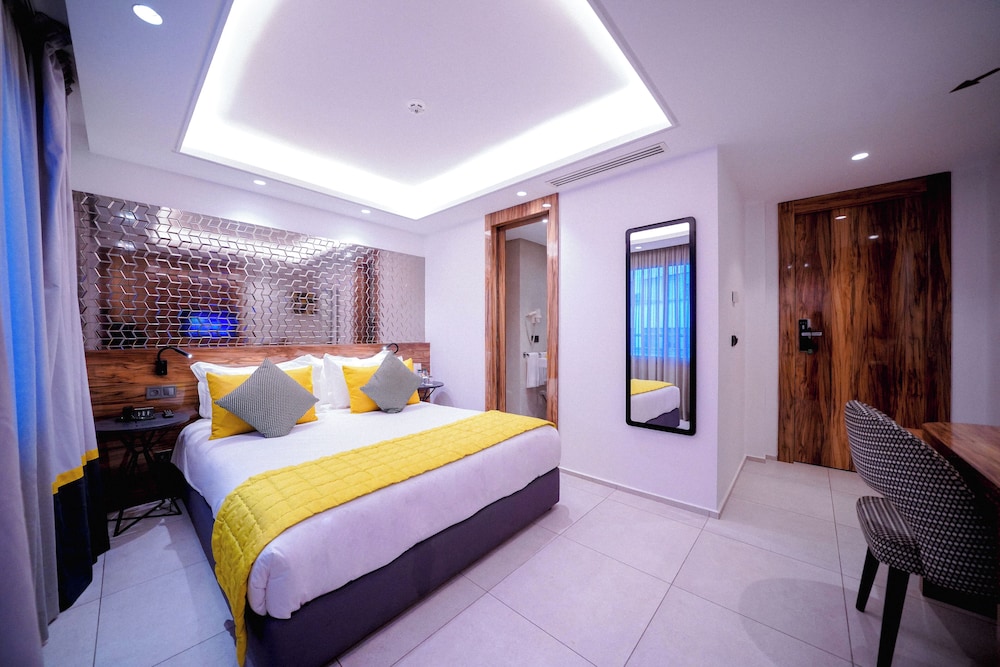 Oum Palace 26/62