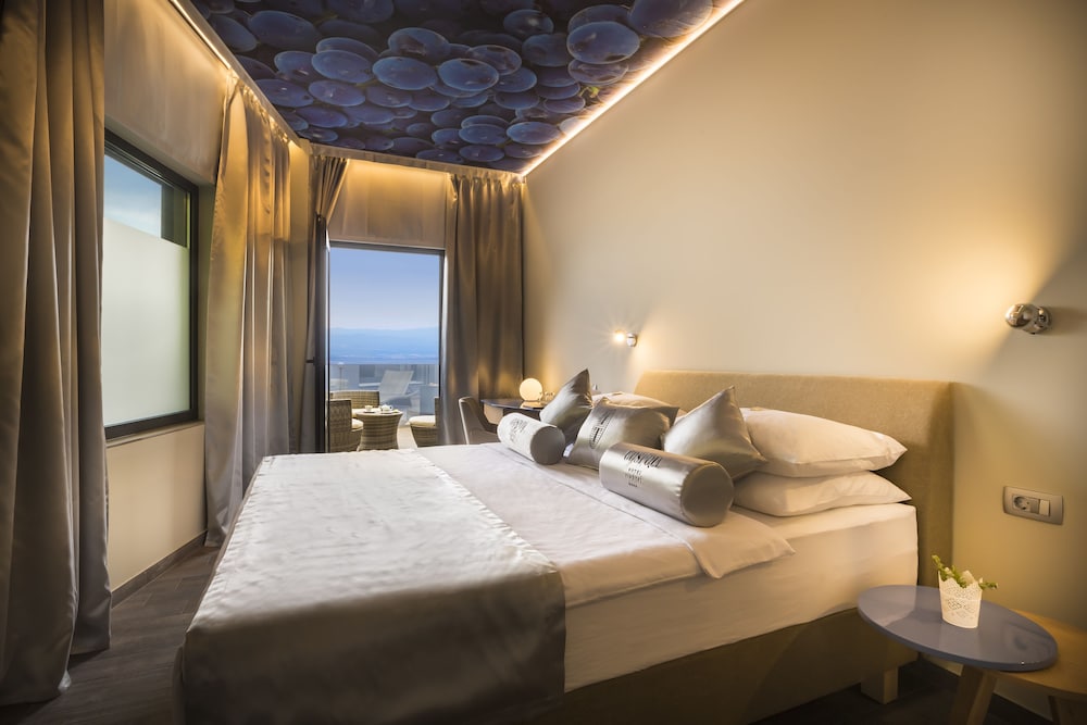 2 Bedrooms, Duplex, Superior, King and Twin Beds, Balcony