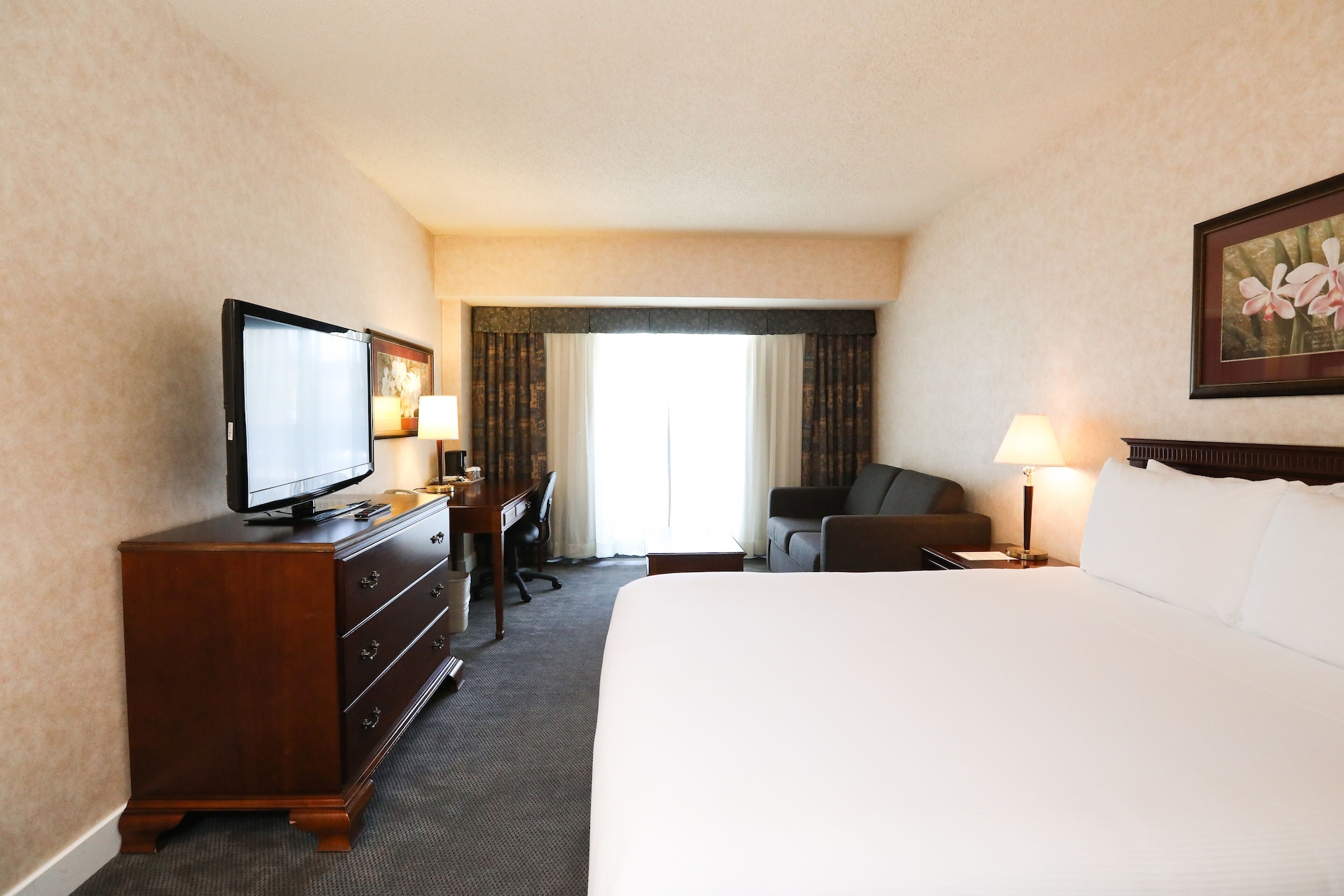 ROOM, KING BED, SOFA, BALCONY